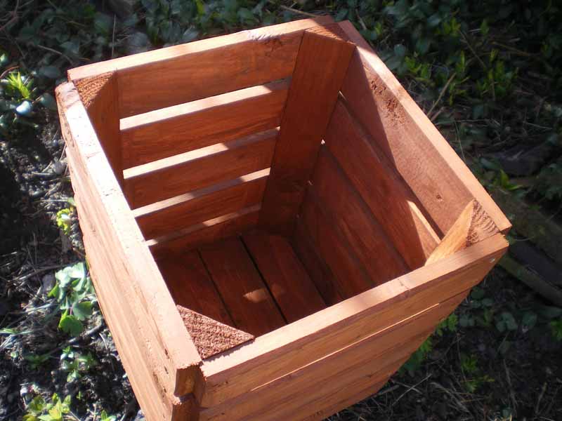 Strawberry planter / waste bin