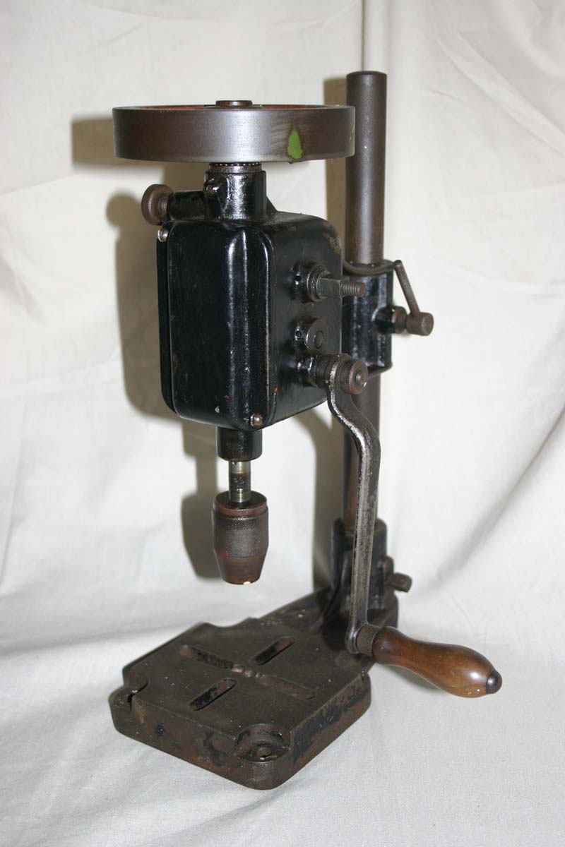 Hand powered pillar drill